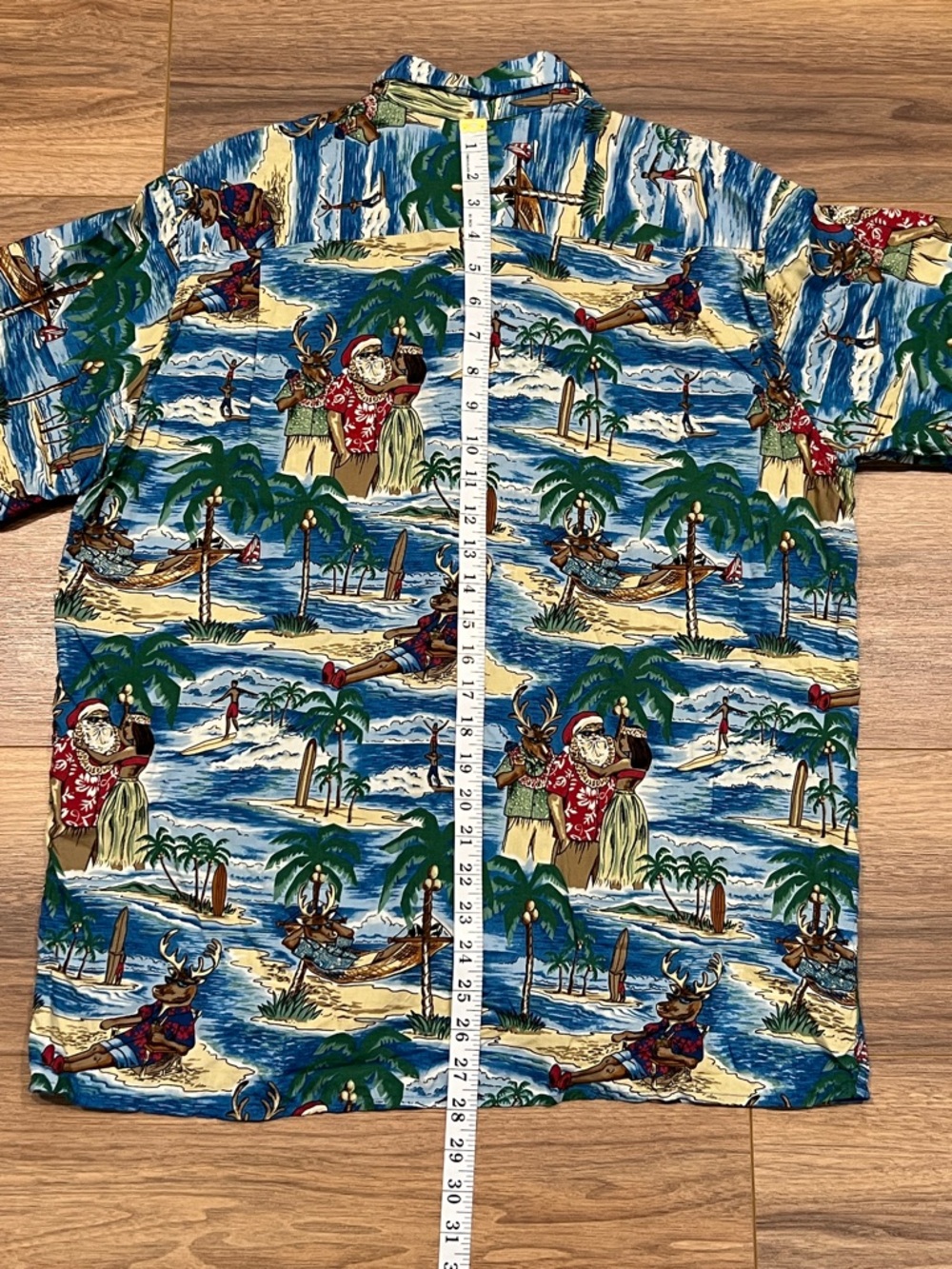 Reyn Spooner Christmas Santa Surfing Hula Girl Hawaiian Button Down Size Medium - Picture 11 of 11